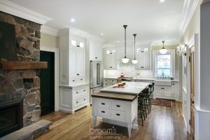 Parkhouse white painted custom kitchen with decorative legs 01 - project cover
