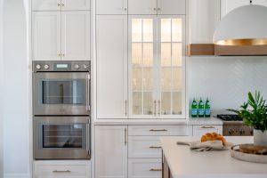 white kitchen glass cabinets