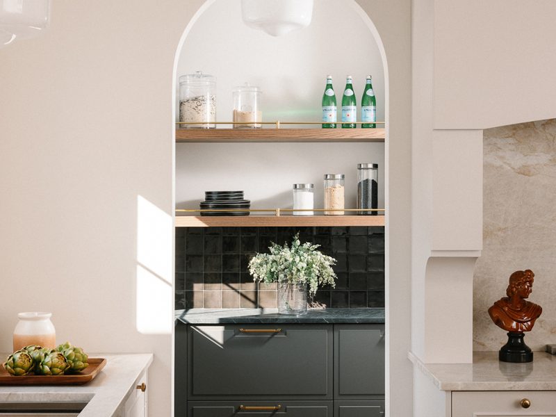 Archway leading into pantry from kitchen