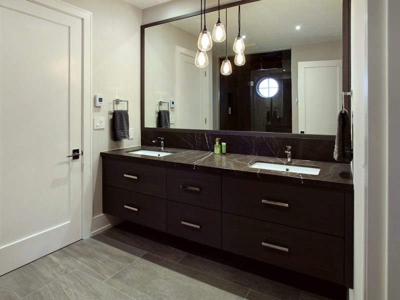 Black ensuite vanity