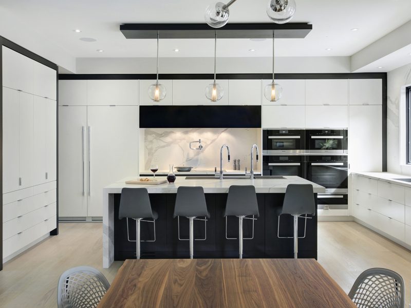 Modern black and white kitchen Oakville Ontario