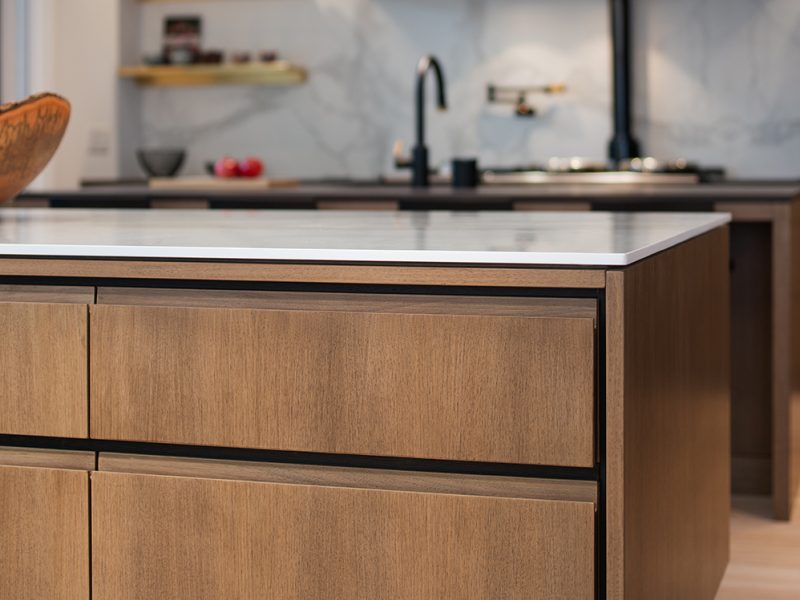 Finger pull on kitchen island