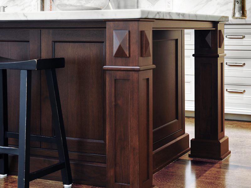 Traditional kitchen island leg