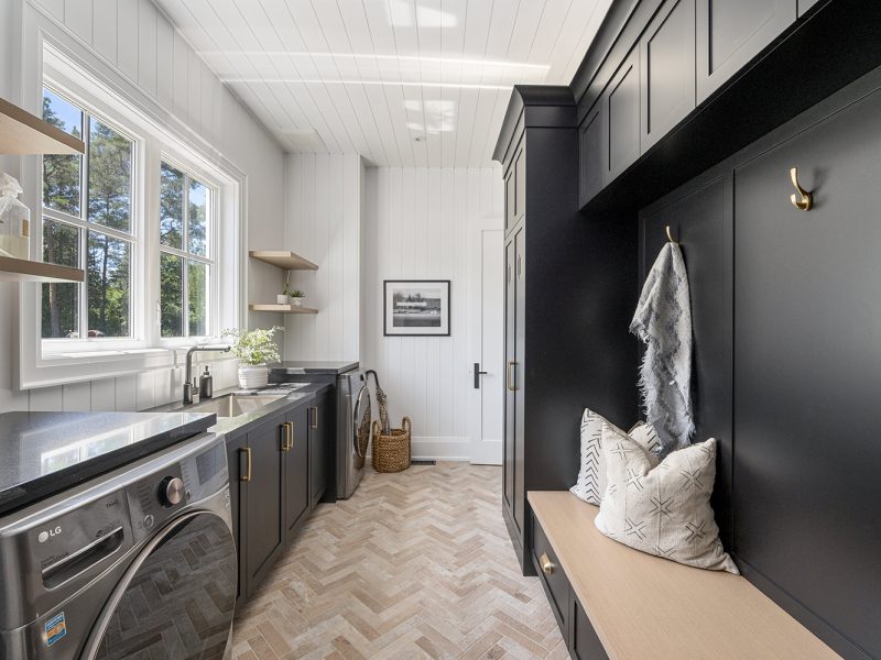 Laundry mudroom combo with bench
