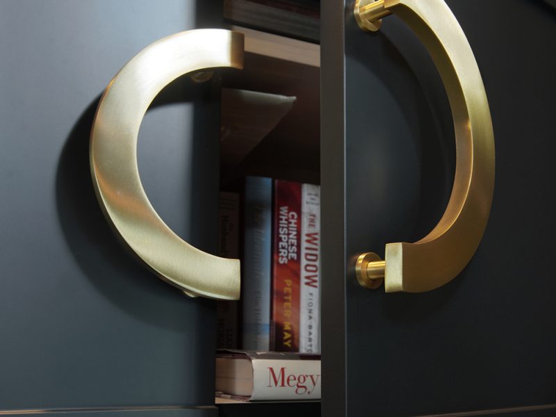 Mirrored cabinet hardware