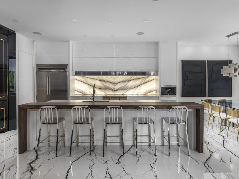 Monocchrome kitchen with eat-in island