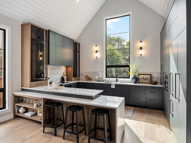 Kitchen with peninsula island