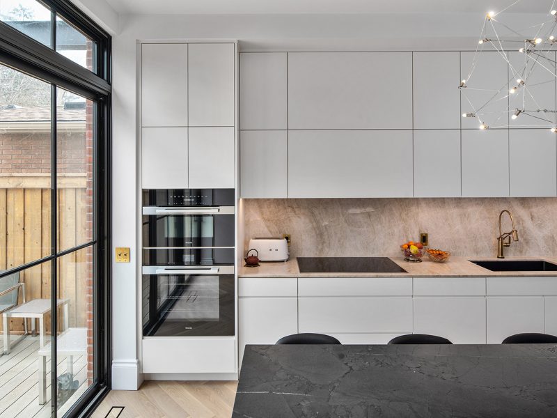 Wall oven with minimalist cabinets
